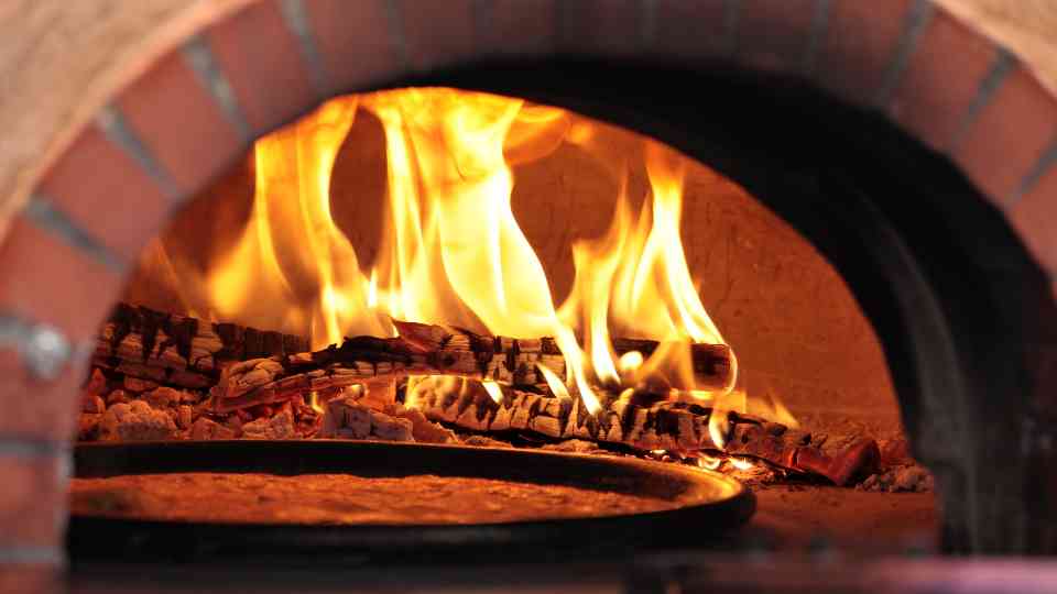how to light a pizza oven