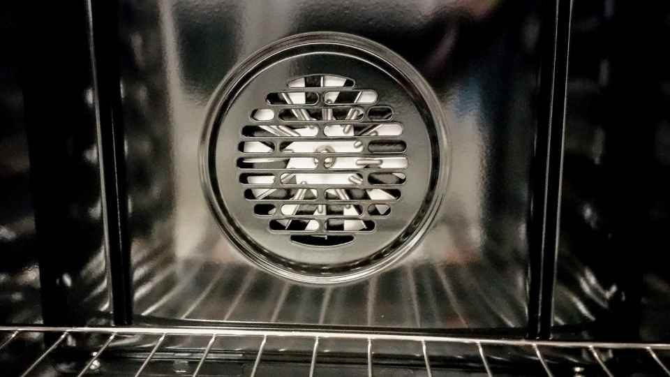what temperature to cook pizza in fan oven
