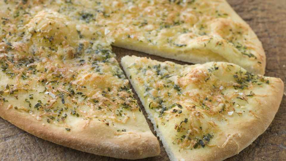 how to make garlic pizza bread
