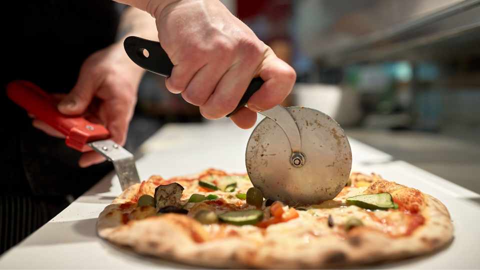 how to use a pizza peel